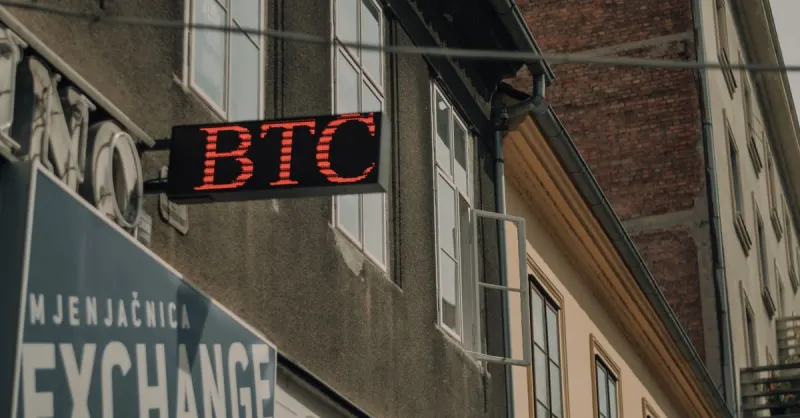 Strategy Inc Sells 1,638 BTC as Saylor Holds Personal Stack